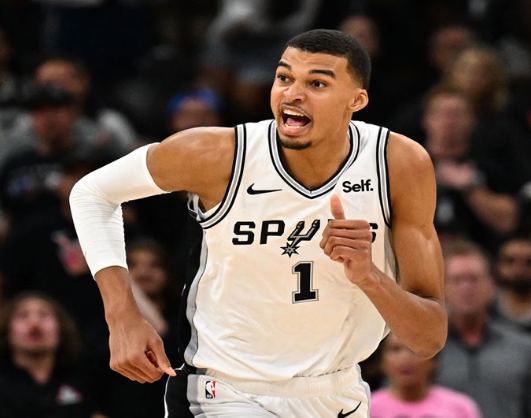 mitch-johnson-komentari-permainan-wembanyama