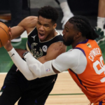 peraturan-double-dribble-yang-sering-terjadi-di-basket